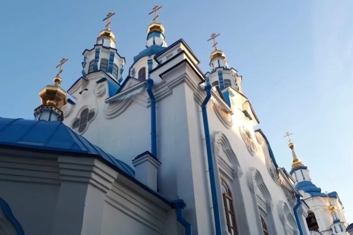    Священник - приемный отец.