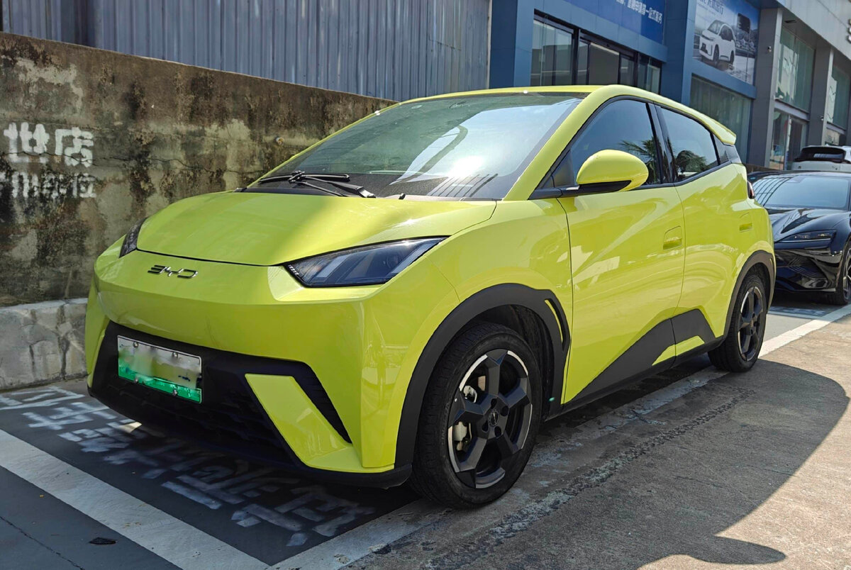 Вот он - тот самый электромобиль BYD Seagull (с англ. "Чайка"), также известный на экспортных рынках как Dolphin Mini, которого так боятся "великие мира сего"!