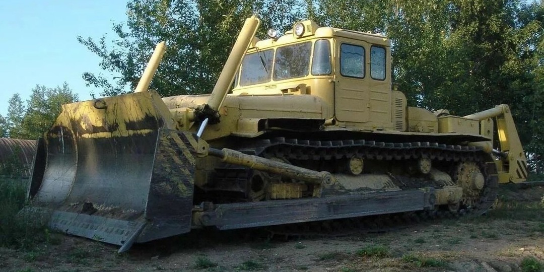 Сверхсильный гусеничный трактор Советского Союза, ДЭТ 250