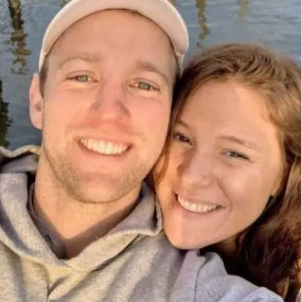    Кейтлин и ЭрикСоцсети