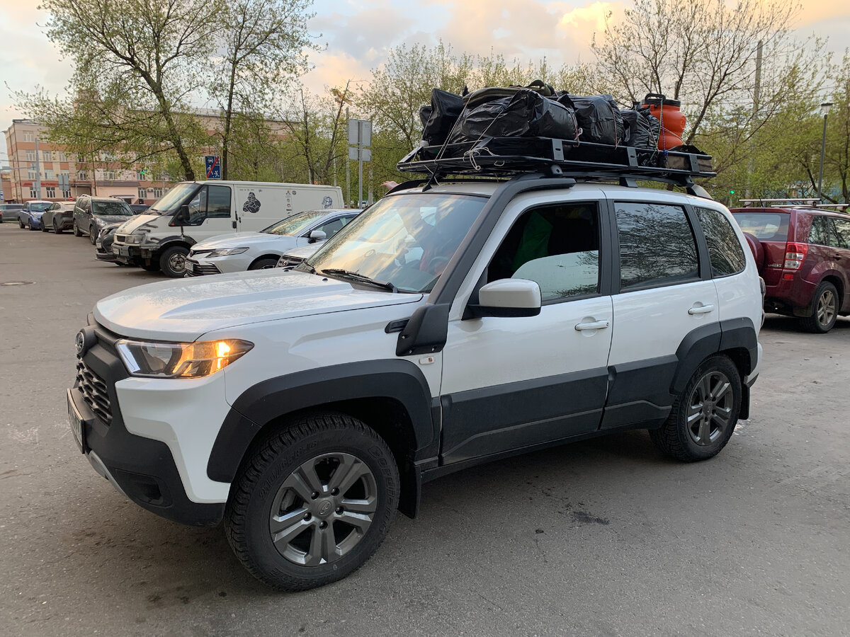 Все самое необходимое на ближайшие две недели должно уместиться в машине.