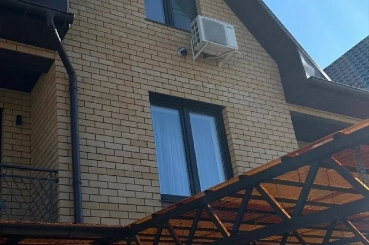    Под Тверью 22 мая трехлетний малыш выпал из окна