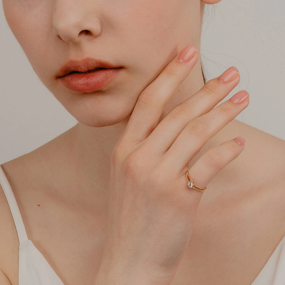 Кольцо из красного золота с бриллиантом 
Код: 000-319805