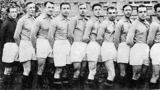 Пятый и шестой слева Борис (брат) и Евгений Шелагины