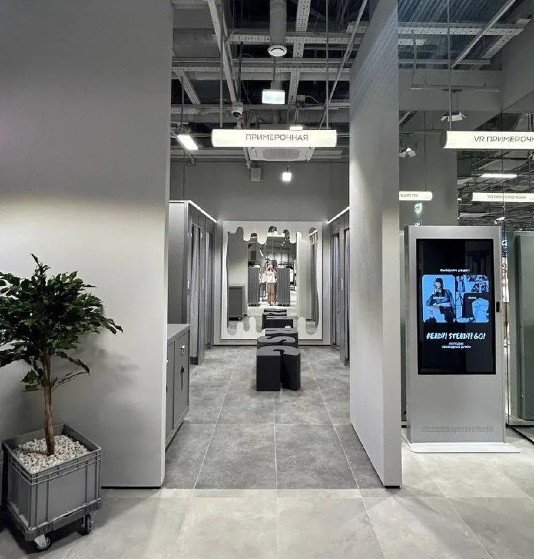 AI-примерочные соседствуют с классическими // Фото: телеграм-канал компании 