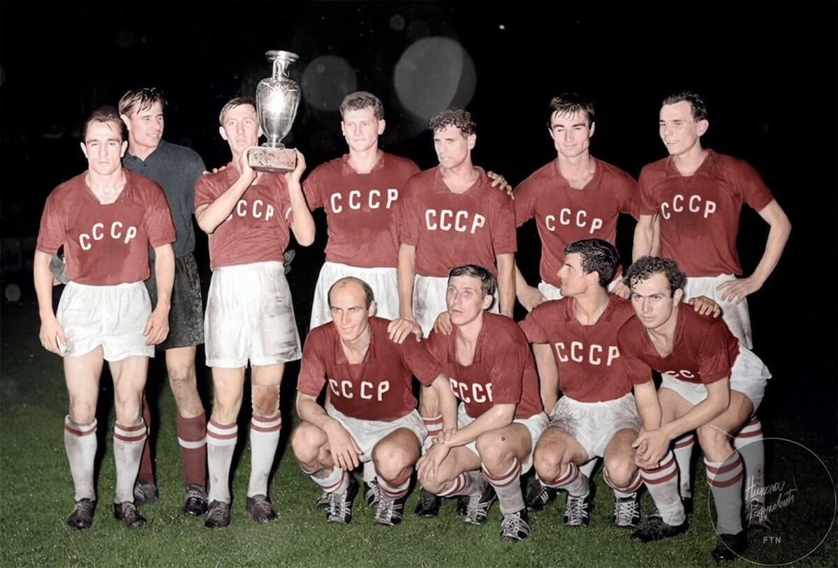 Сборная СССР с кубком чемпионата Европы, 1960 год