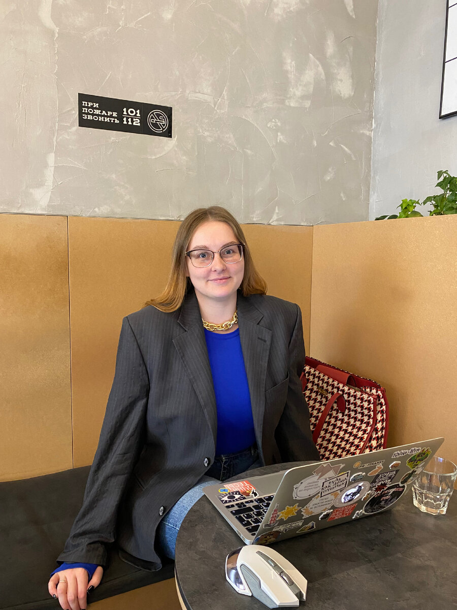 Это я в кофейне пишу статьи для вас