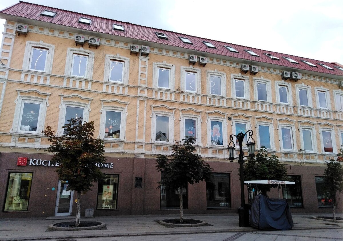 Ленинградская, 29. Бывшая гостиница "Россия" в доме Афанасьева