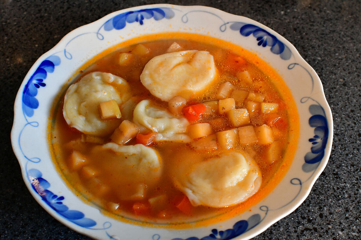 суп с пельменями