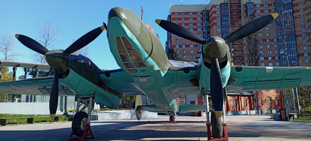 Бомбардировщик ПЕ-2