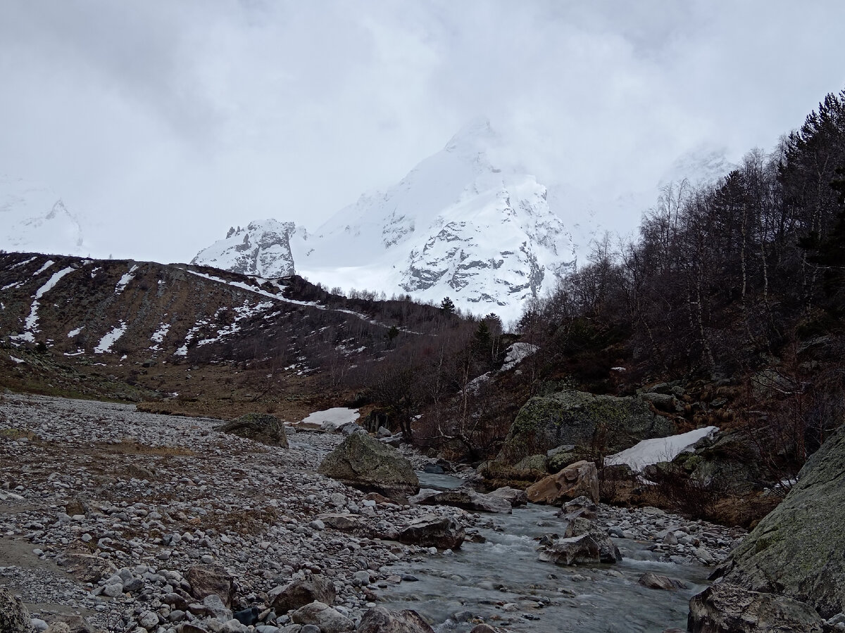 Ущелье Адыл-Су в мае 2024-го года. Фото автора.  