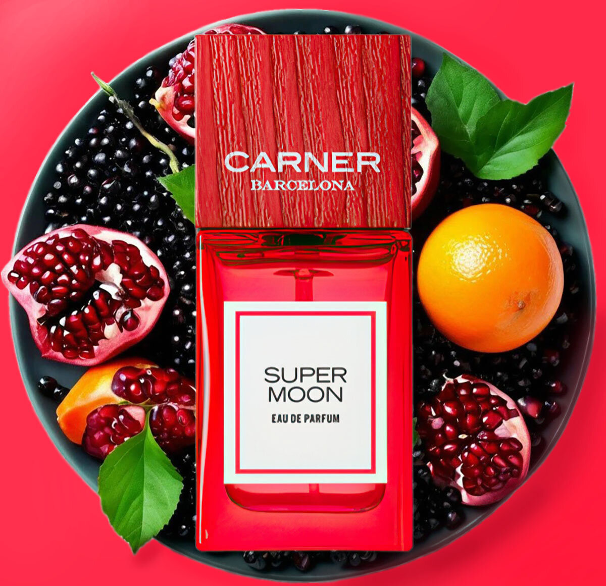 верхние ноты: гранат, лист черной смородины, желтый мандарин средние ноты: жасмин, белая амбра, ландыш
базовые ноты: пачули из Индонезии, мускус, ветивер
выпущен в 2022 году