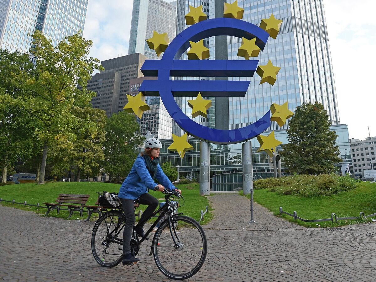    Логотип Центрального европейского банка во Франкфурте© РИА Новости / Алексей Витвицкий