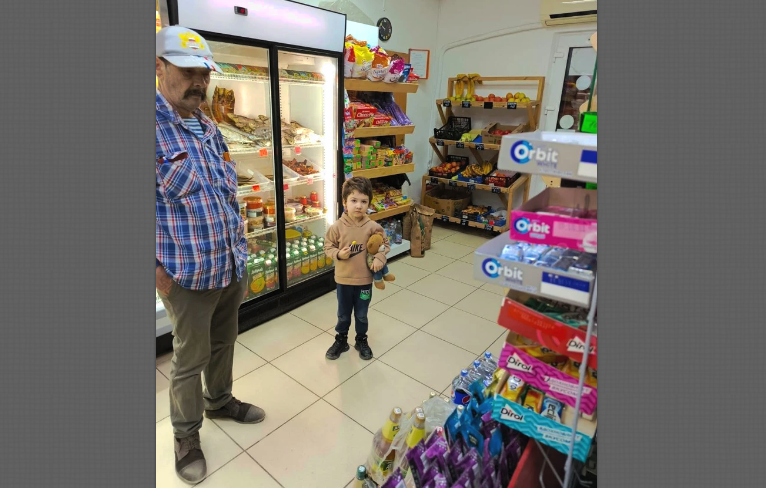 Продавцам магазина ребёнок был не знаком.