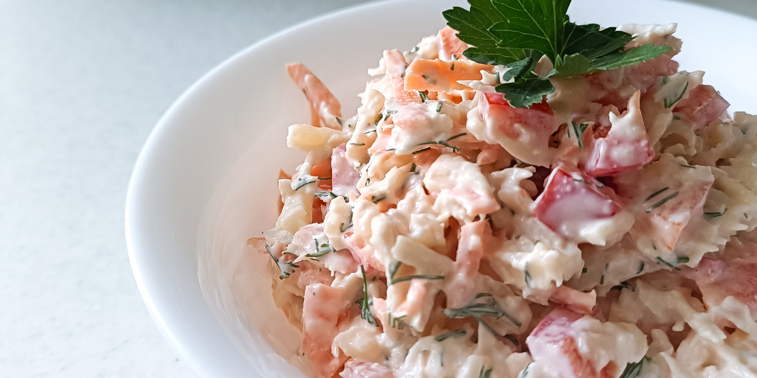 Летний салат с курицей и болгарским перцем
