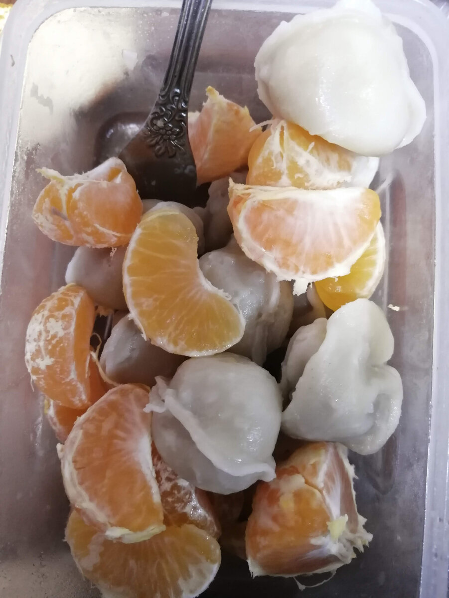 Вообще мне нравятся странные вкусовые сочетания, пельмени с цитрусами мой товарищ-коллега запомнил навсегда. 