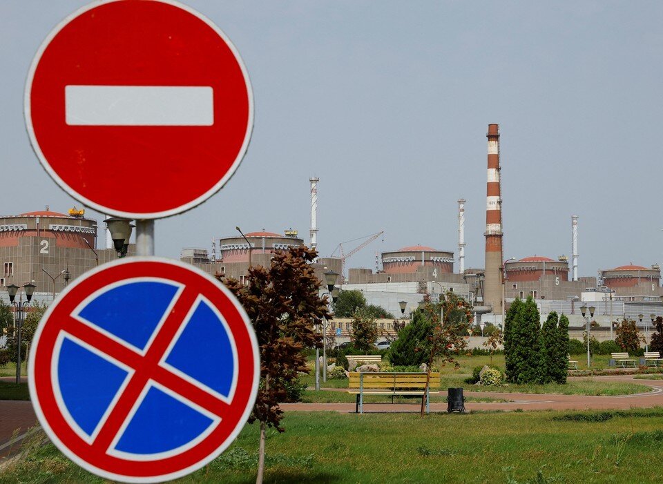    Пресс-служба Запорожской АЭС сообщила, что ВСУ атаковали территорию транспортного цеха Запорожской атомной электростанции дроном-камикадзе. REUTERS