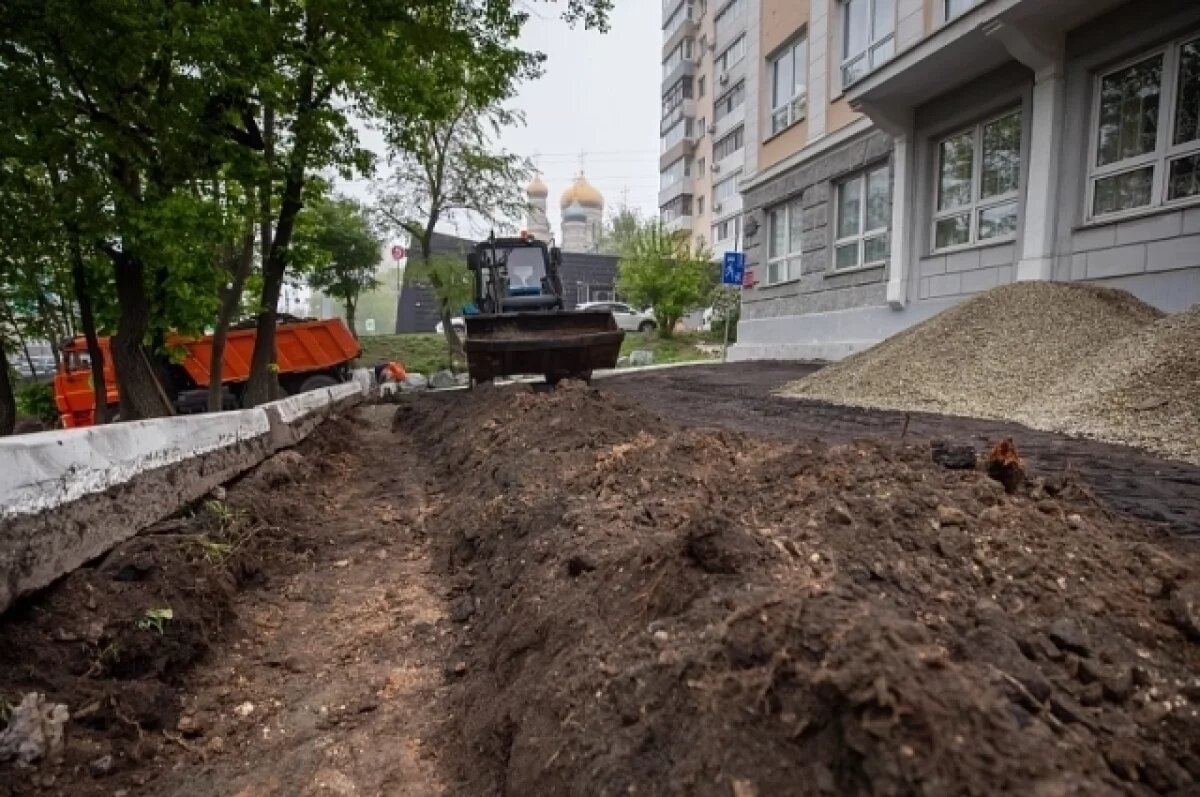    Ямы на дорогах начали устранять на улицах Комарова и Гоголя во Владивостоке