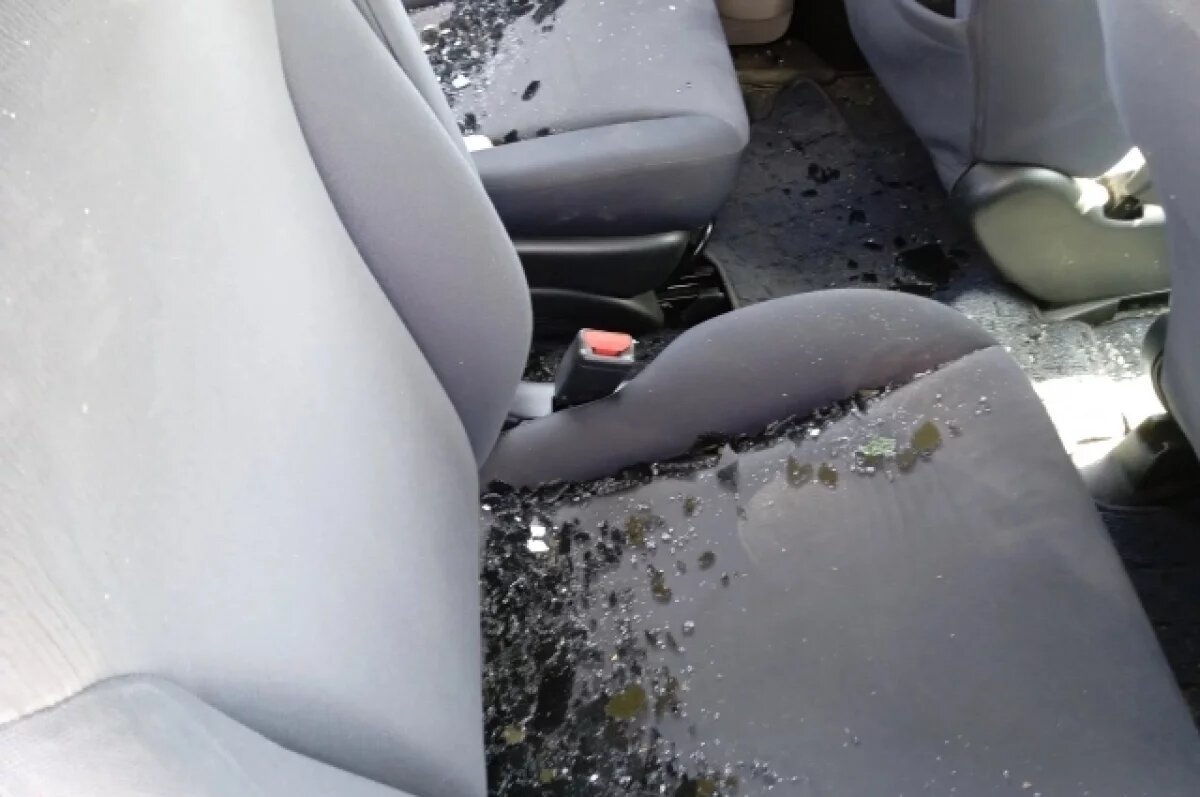    Два забайкальца обокрали за ночь три машины и избили владельца одной из них