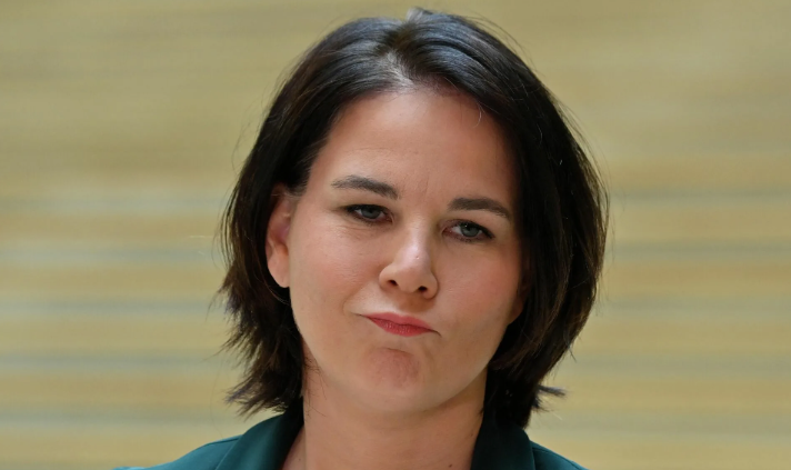 Глава МИд ФРГ Анналена Бербк: да я такая... изворотливая (фото с сайта fbm.ru)