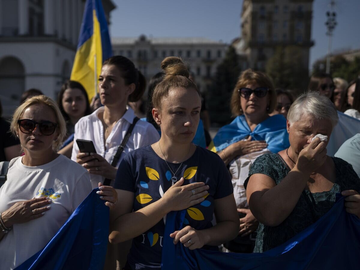    Акция с призывом освободить украинских военных, попавших в плен в прошлом году под Мариуполем, на площади Независимости в Киеве, Украина© AP Photo / Bram Janssen