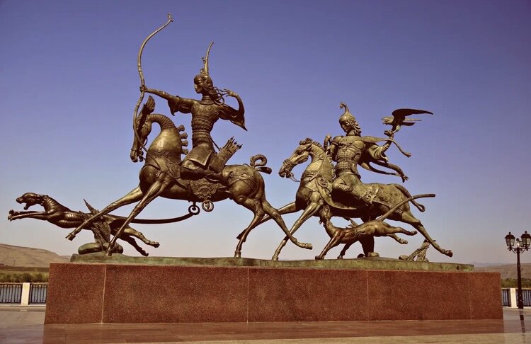 " Царская охота" (2013 г., 430х822х206 см). Фото взято из свободного доступа интернета.