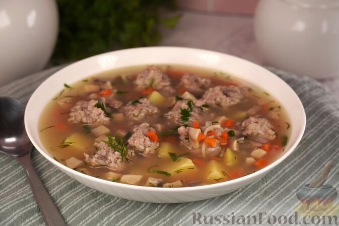 свинина, шампиньоны, картофель, вермишель, морковь, лук репчатый, лавровый лист, соль, перец чёрный молотый, перец душистый горошком, крупа манная, масло растительное, зелень