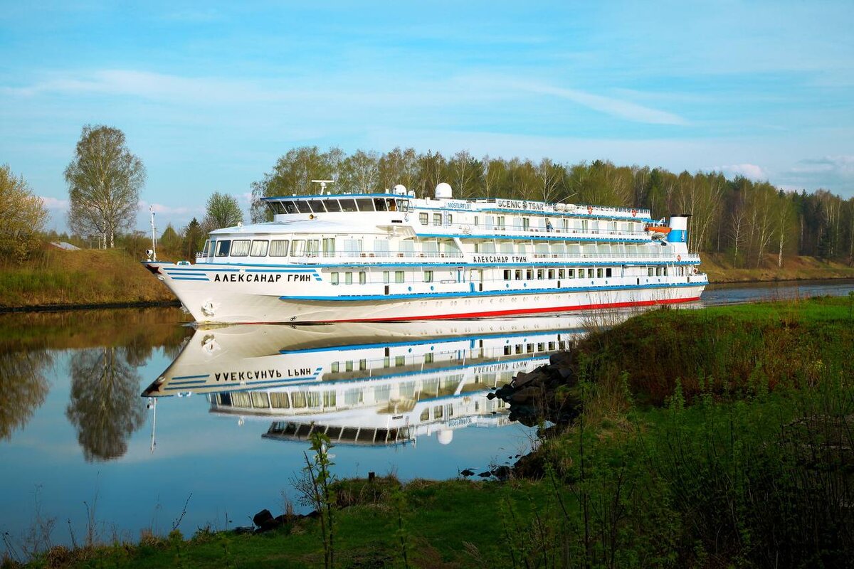 Речной пассажирский теплоход "Александр Грин"  Источник www.flectone.ru