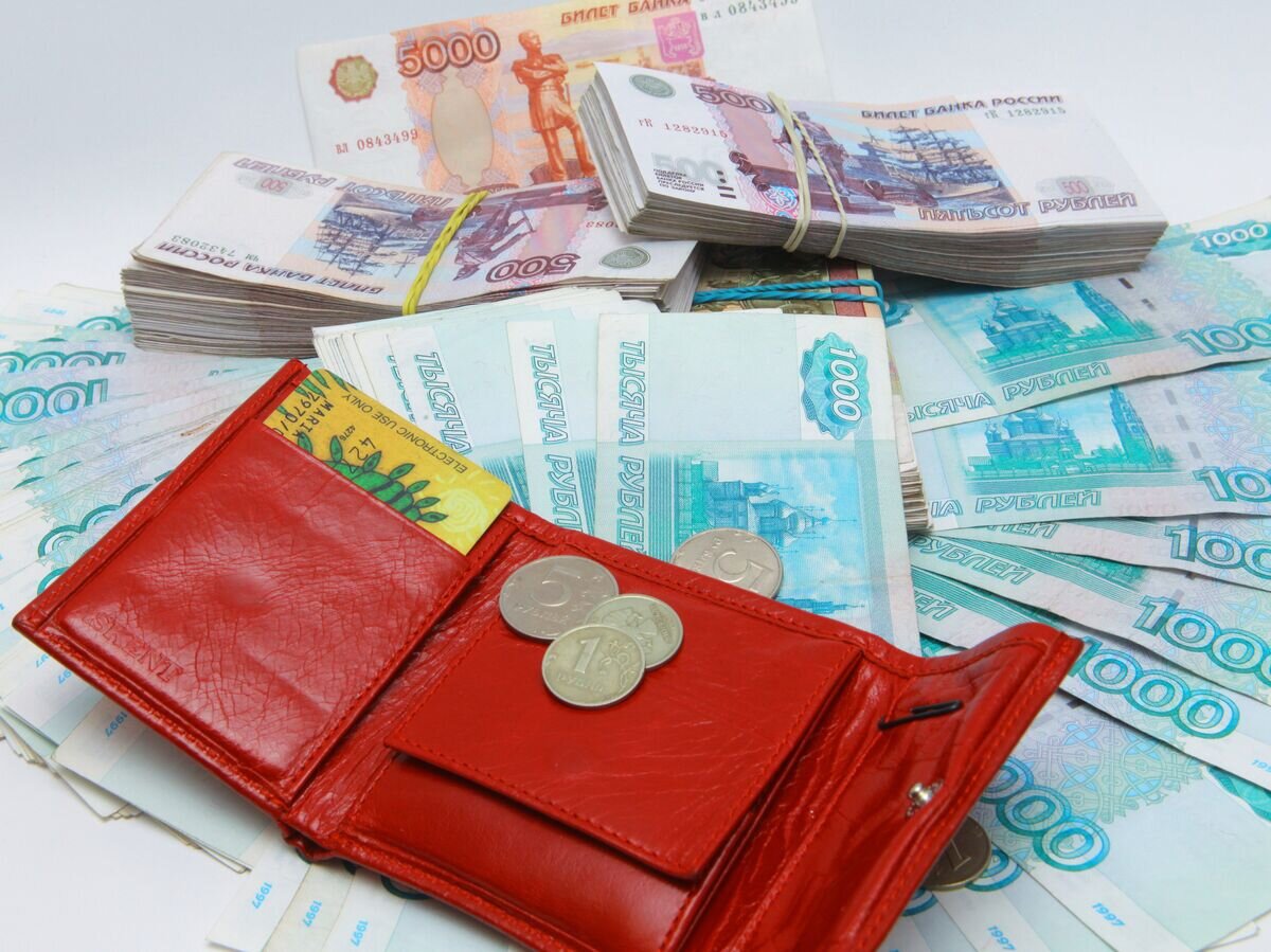    Рублевые купюры разного достоинства© РИА Новости . Илья Питалев