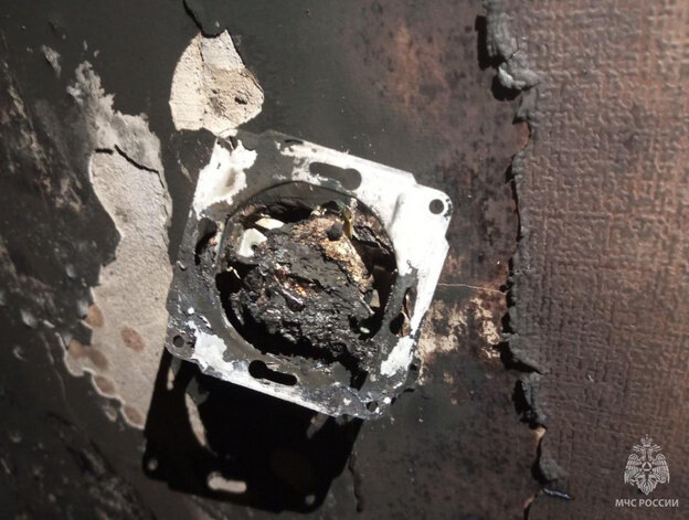    В квартире на Краснополянской из-за зарядки от телефона случился пожар