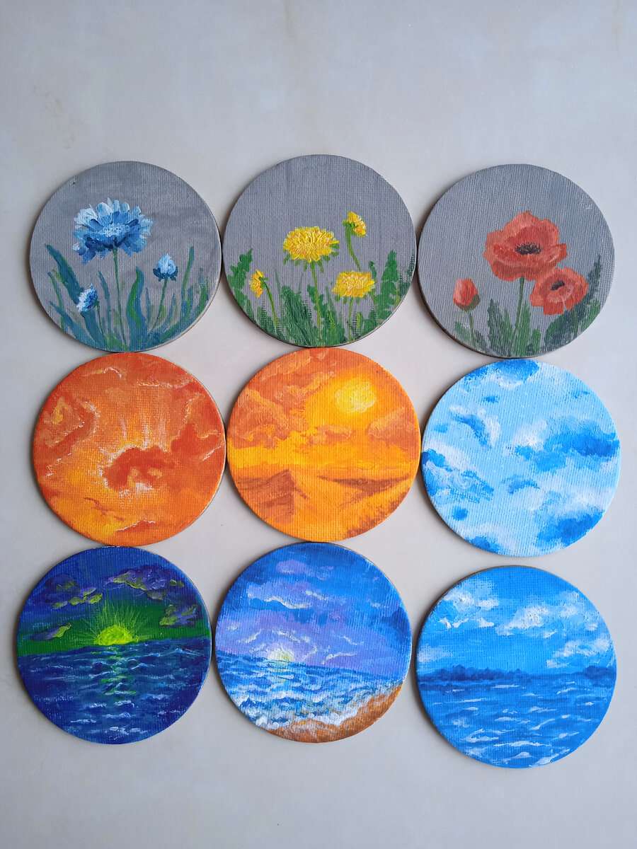 Первые магнитики. Цветы выполнены гуашью. 