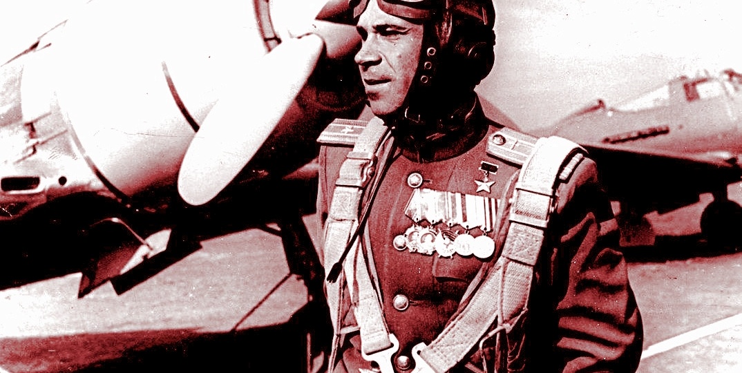 Что за немыслимый подвиг совершил 4 раза ас РККА, которого сам Сталин попросил больше не идти на передовую