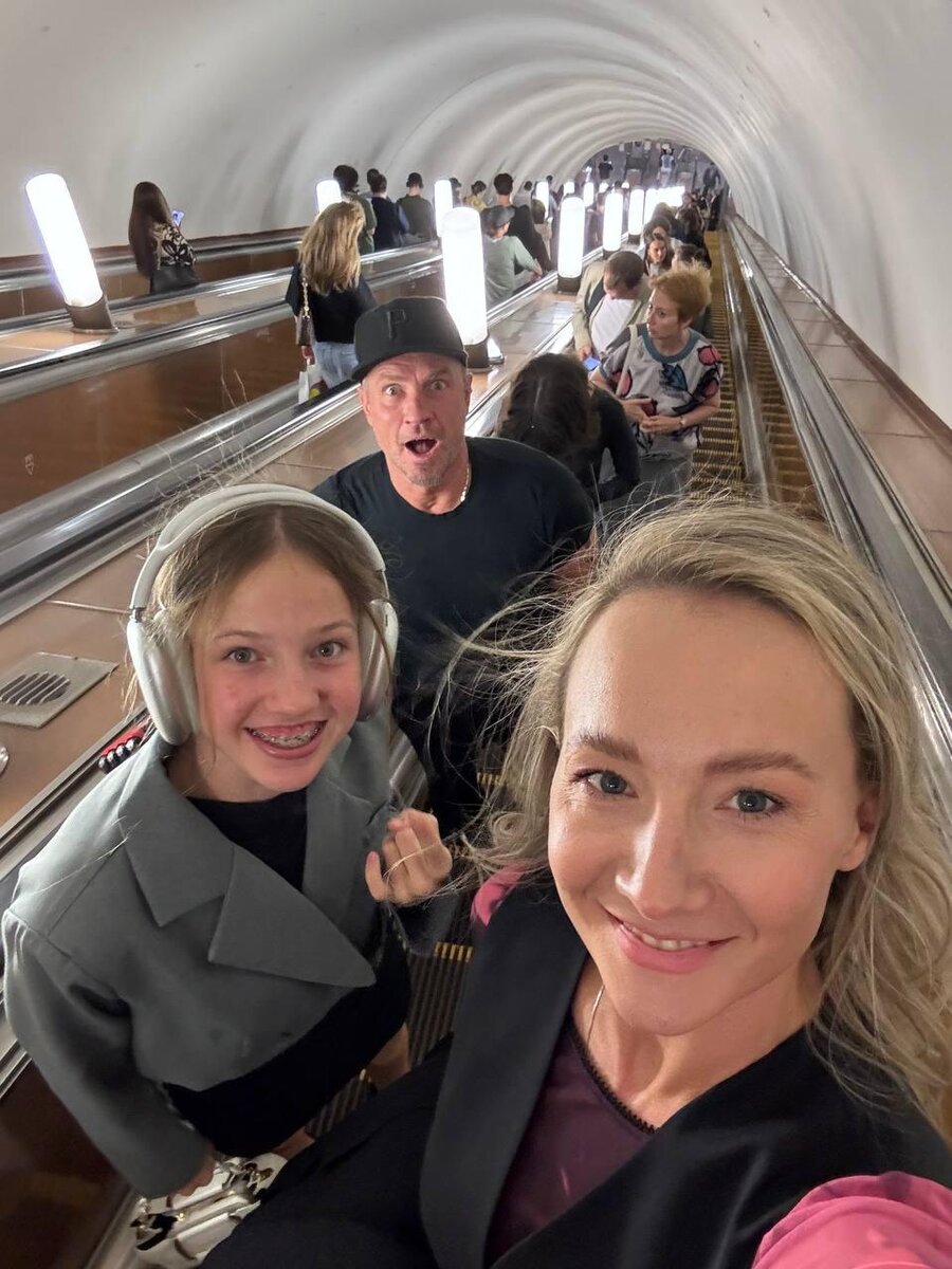    Роман Костомаров и Оксана Домнина с дочерью