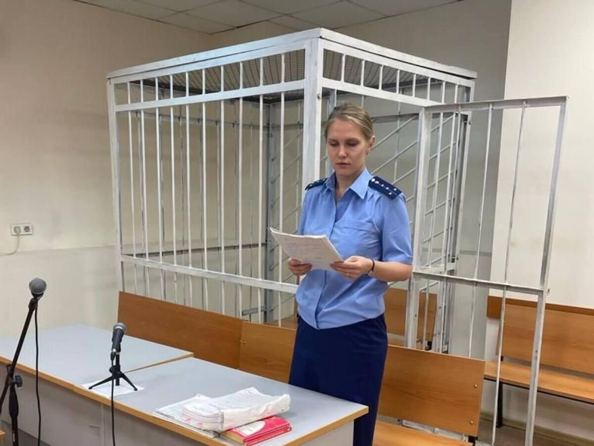    Сотрудник прокуратуры Якутска во время рассмотрения уголовного дела в отношении бывшего сотрудника правоохранительных органов© Фото : Прокуратура Республики Саха (Якутия)