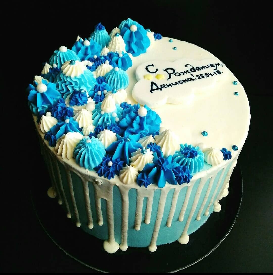 Синий и ещё синее - чтобы не было никаких сомнений в гендере именинника