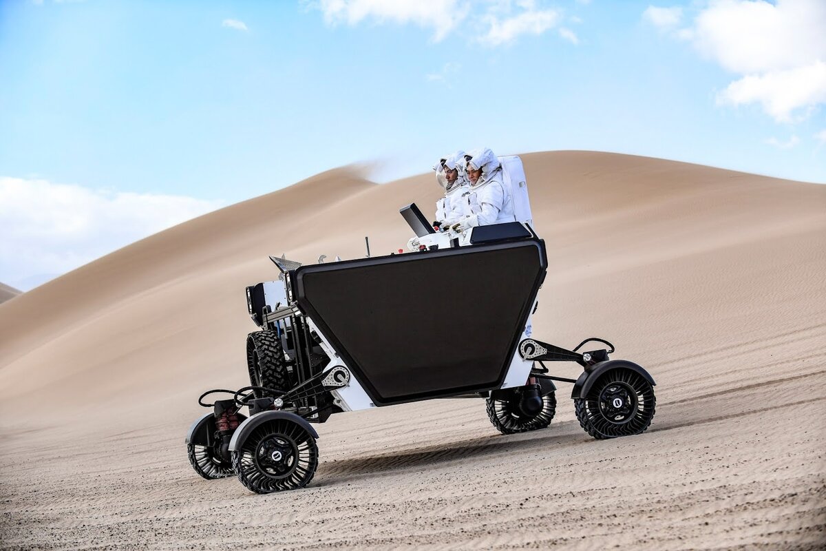  Прототип лунохода FLEX компании Venturi Astrolab проходит полевые испытания недалеко от Долины Смерти, Калифорния.