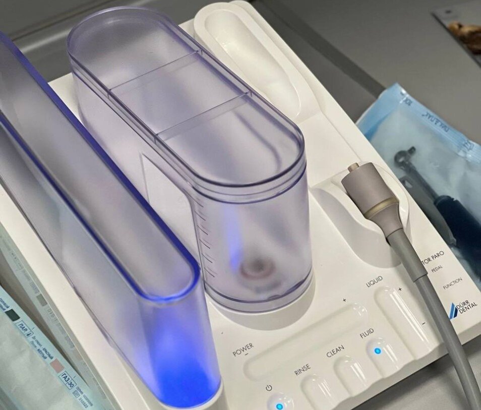 Лечение десен на аппарате вектор