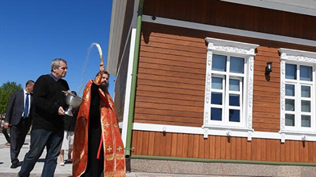 В старинном городе Тверской области освятили здание нового вокзала