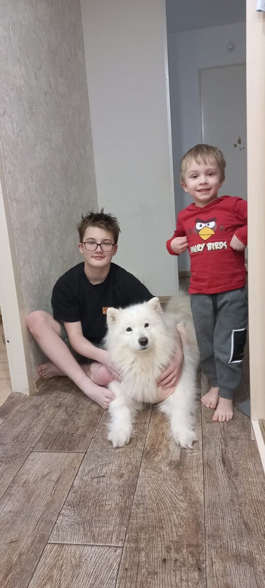 Кнопка наша с мальчиками(мои племянники)