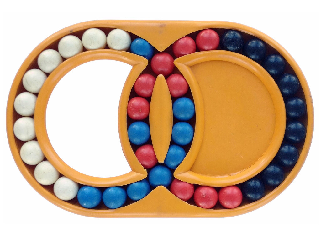 Больше информации о головоломке: https://museeum.ru/concepts/perestanovochnye-golovolomki/vengerskie-kolca