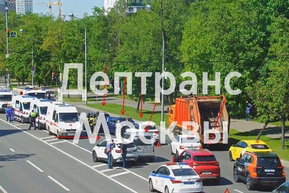    Движение по улице Паперника в сторону Рязанского проспекта незначительно затруднено Департамент транспорта Москвы