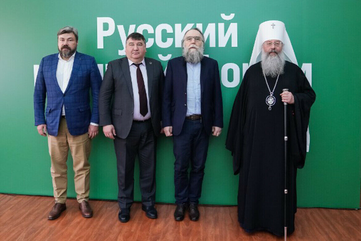 ​Среди участников пленарного заседания – ректор КФУ Ленар Сафин, Александр Дугин, Константин Малофеев и отец Киприян (Бурков). Фото: Тамара Молканова, kpfu.ru