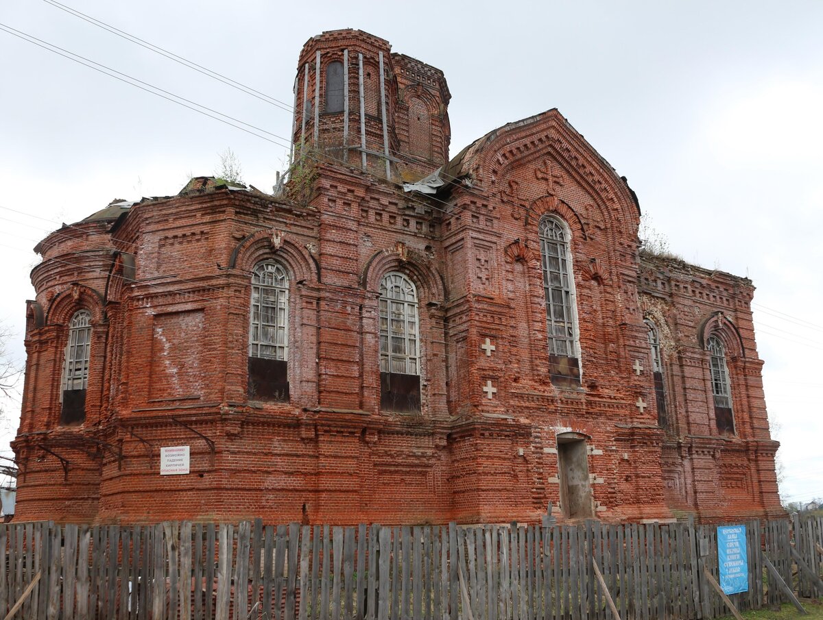    Лежневский собор, построенный по прототипу Красной церкви, законсервируют
