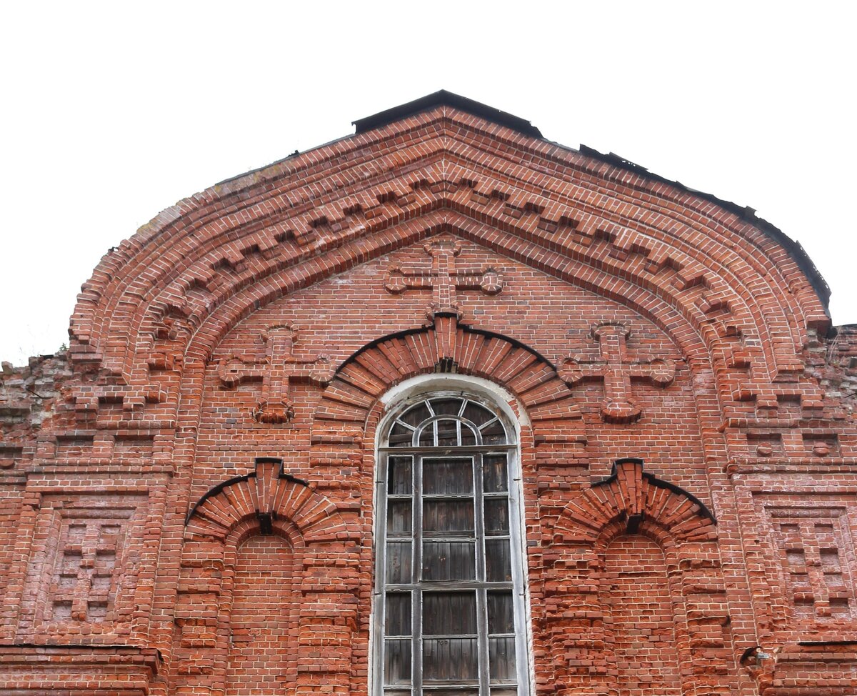    Лежневский собор, построенный по прототипу Красной церкви, законсервируют