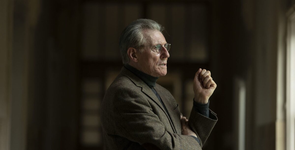 Беккет (Габриэль Бирн). Листайте галерею - там портрет Сэмюэла Беккета. 