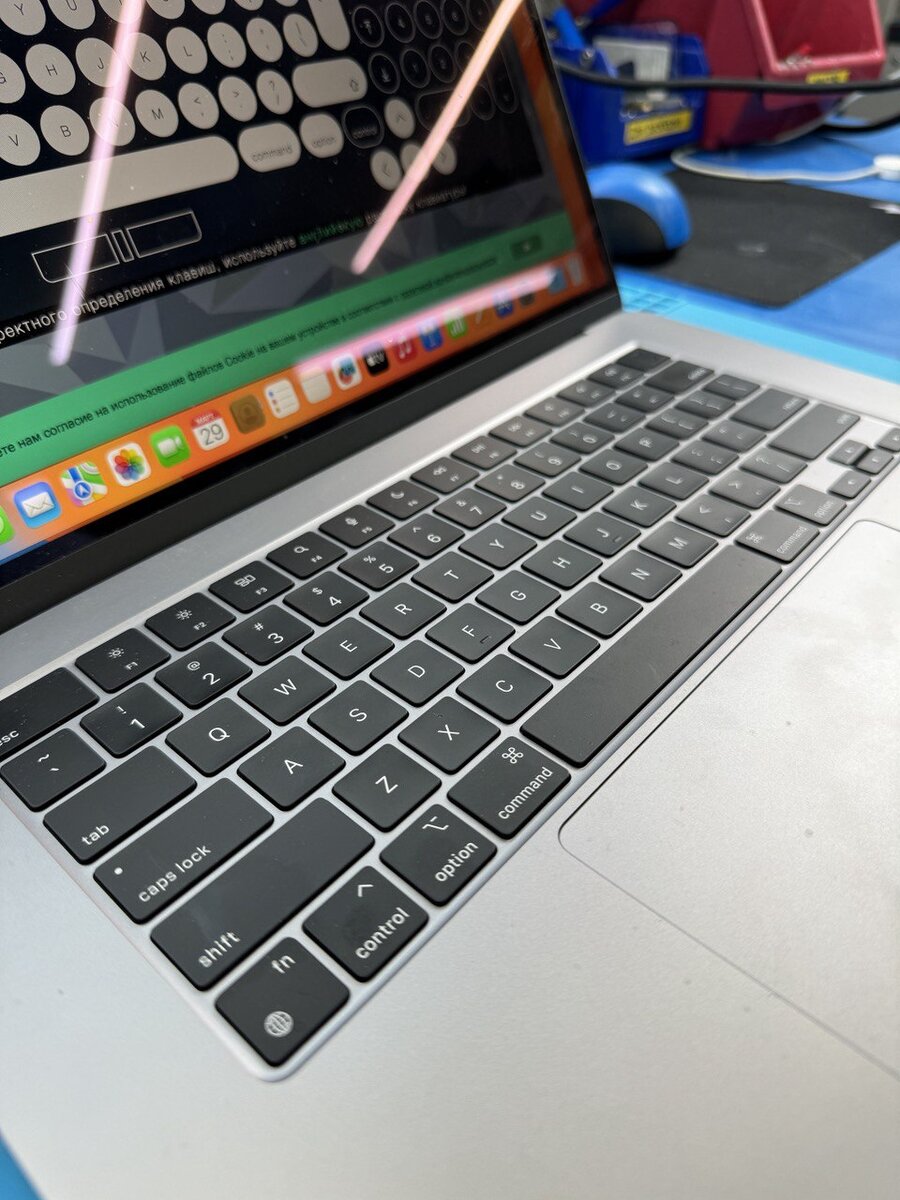MacBook Air M2 2023 имеет только ENG раскладку