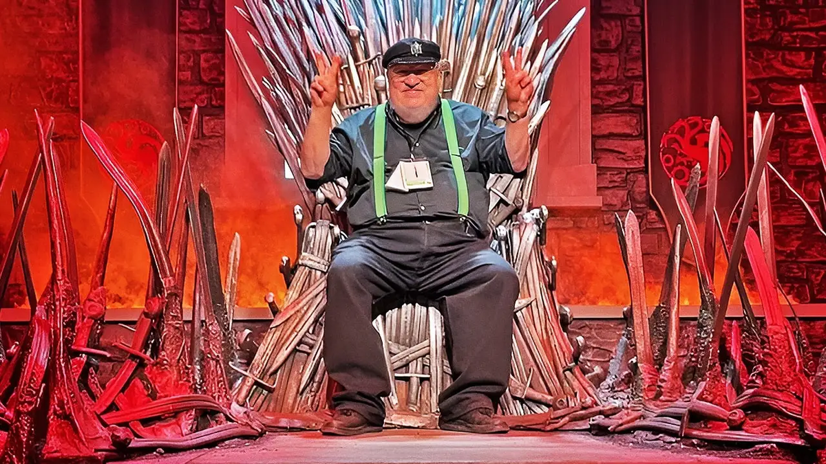 Мартин на съемках сериала "Дом Дракона" (фото 7kingdoms.ru).