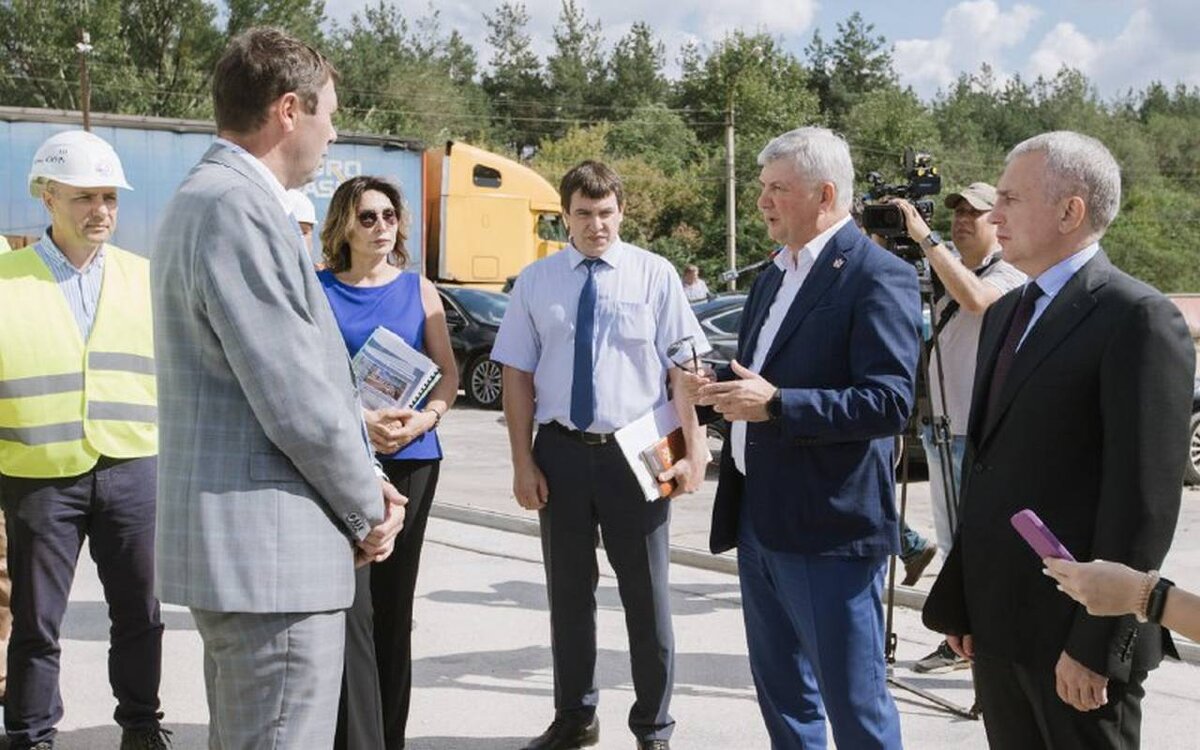    Воронежский губернатор Александр Гусев анонсировал финансовый рост дорожного фонда региона сразу на треть Фото из телеграм-канала Александра Гусева