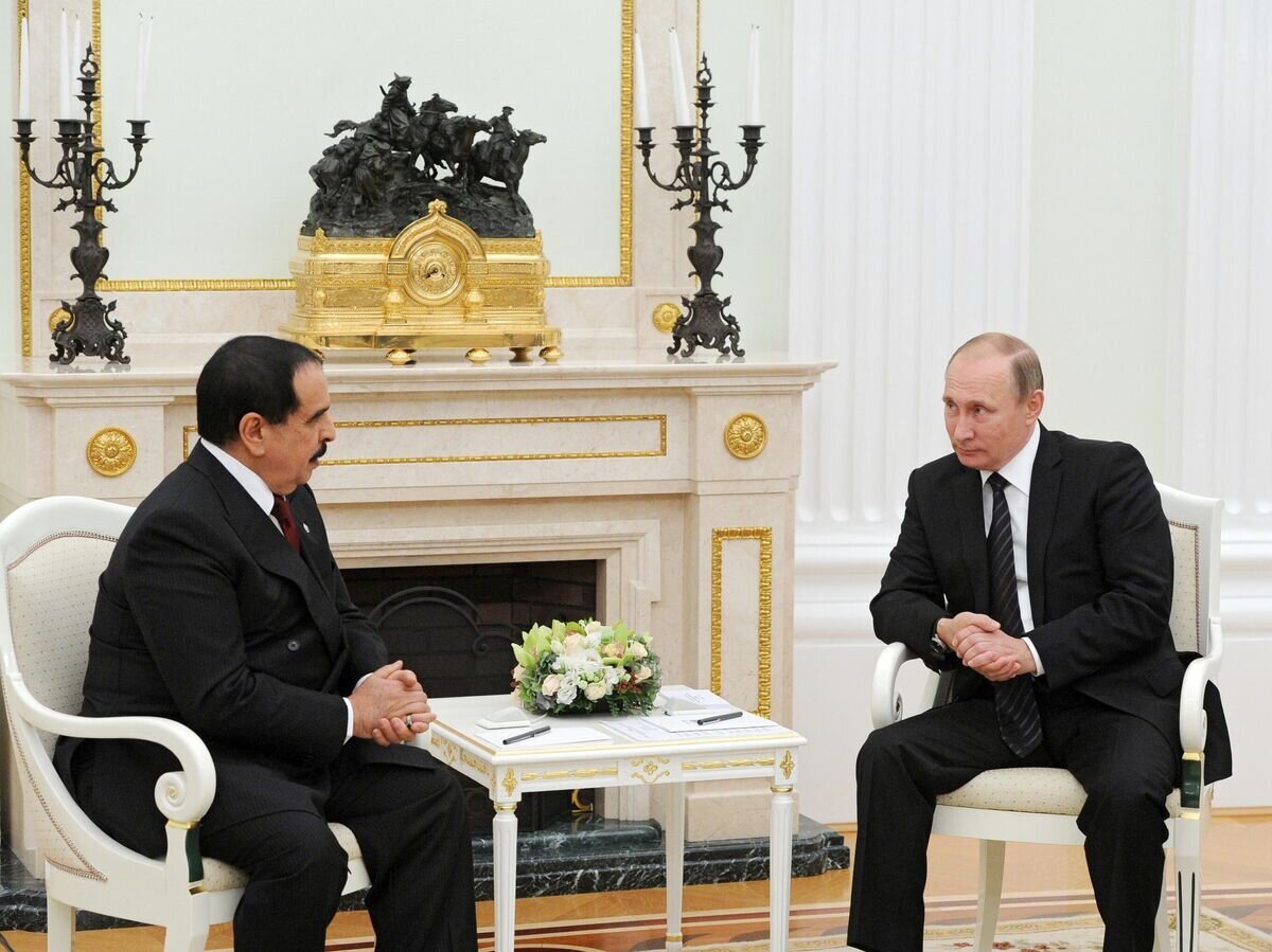    Президент Росии Владимир Путин и король Бахрейна Хамад бен Иса Аль Халифа во время встречи в Кремле© РИА Новости / Михаил Климентьев