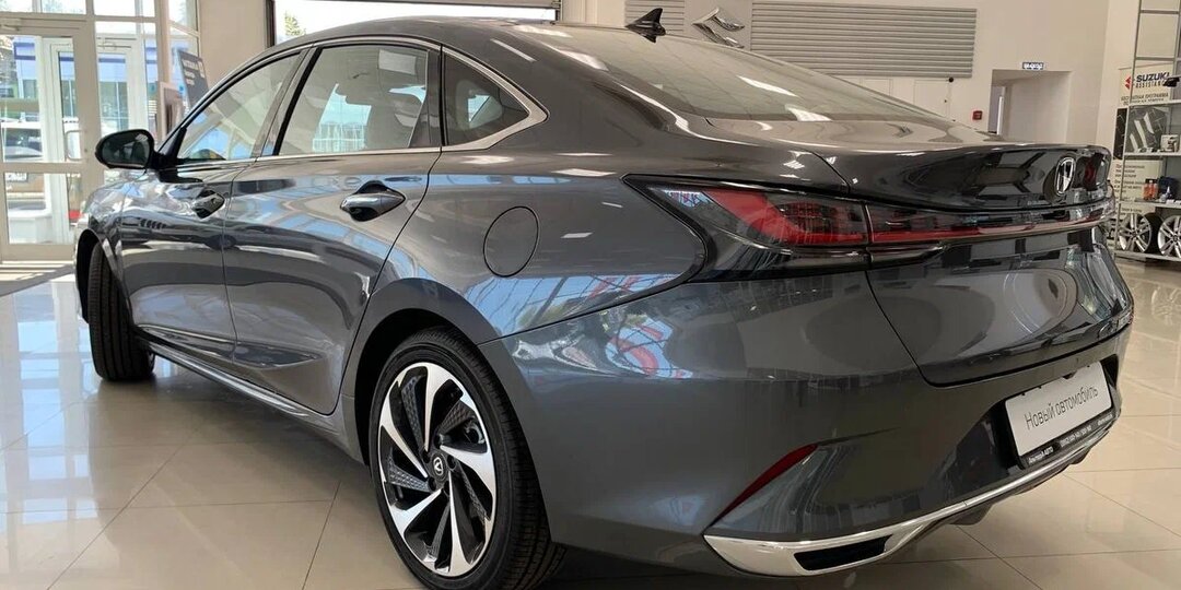 Новую Волгу С40 (Changan Raeton Plus) уже продают в России. Сколько стоит? Обзор